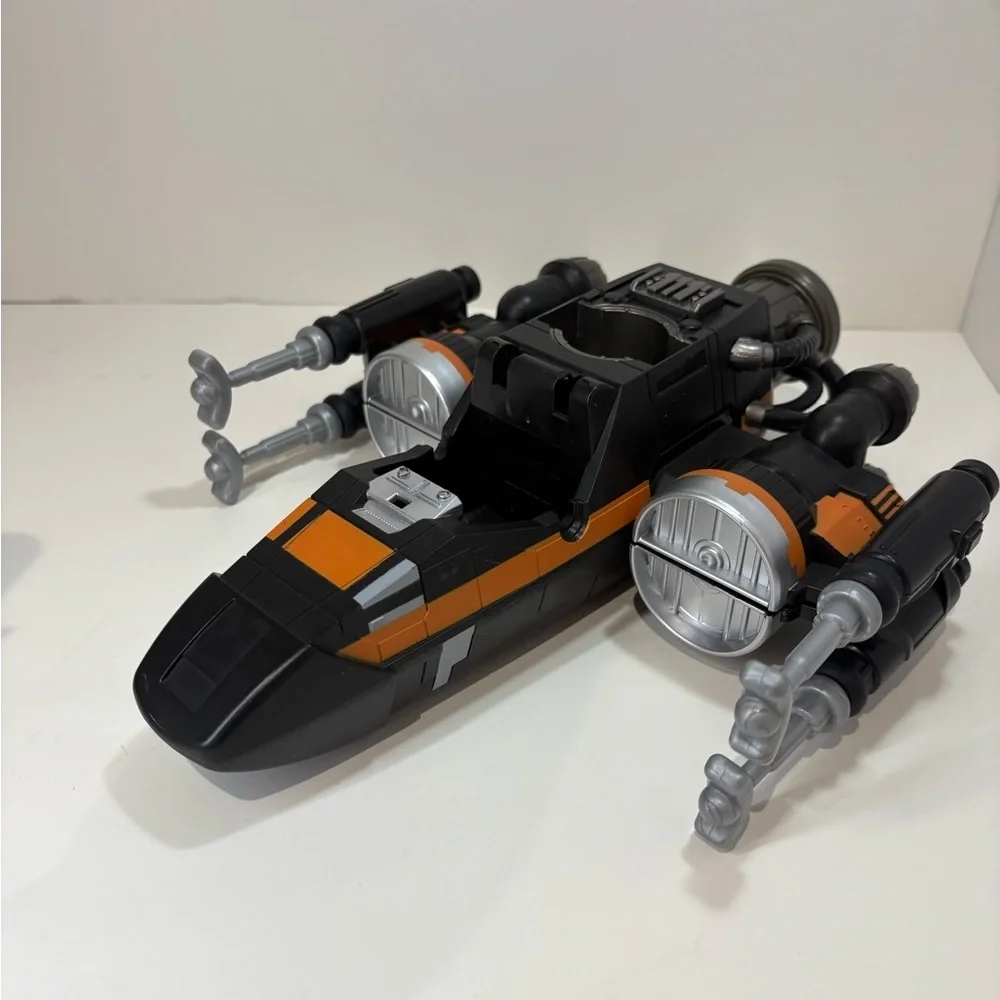 Star Wars Black and Orange Starfighter - Picture 4 of 9